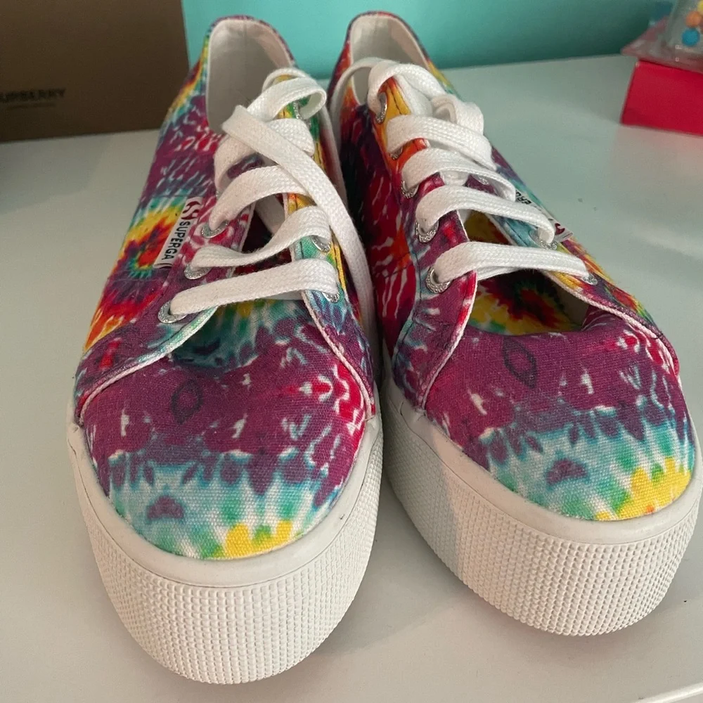 Brand New Superga Tie Dye Woman’s 7 Platform Sneaker - Picture 2 of 4